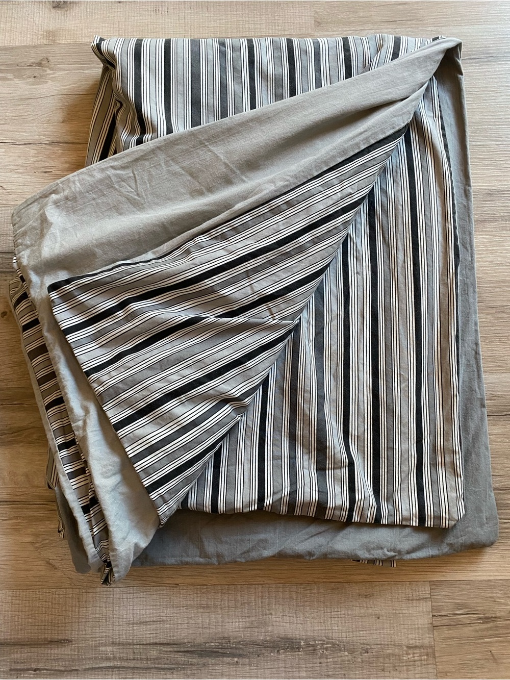 IKEA Twin XL reverse Striped Gray-Black Color Blocked